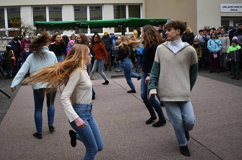 Ze 12. Vánočního jarmarku Základní umělecké školy v Rakovníku.