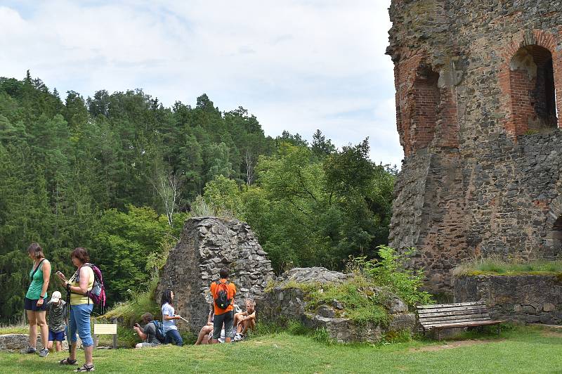 Hrad Krakovec je v létě v obležení turistů. Návštěvnost je srovnatelná s tou loňskou, kdy byla rekordní.