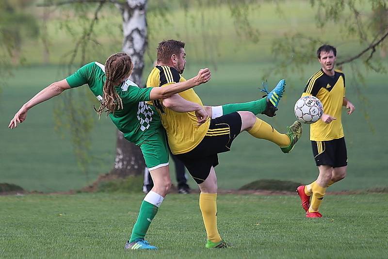 Z fotbalového utkání I.B třídy Lišany - Zavidov (0:5)