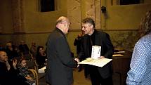 Jan Silber přebral v roce 2017 od tehdejšího rakovnického starosty Pavla Jenšovského ocenění za svoji dlouholetou činnost.