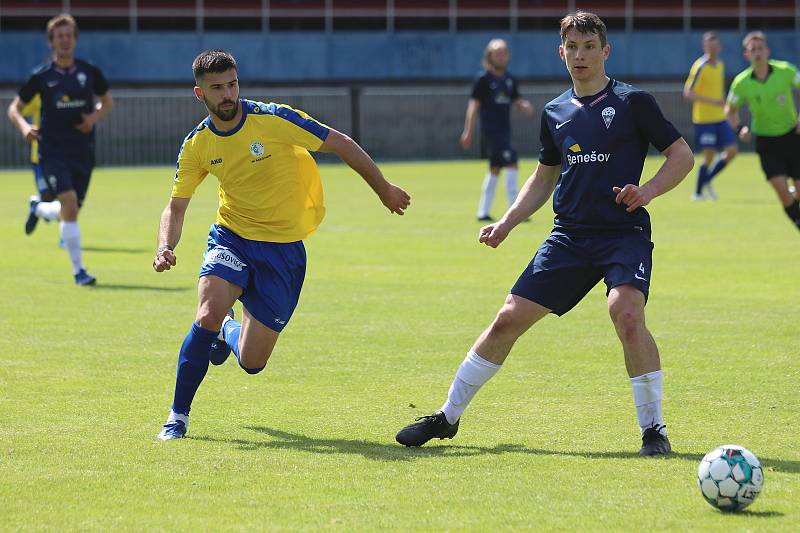 Fotbalová příprava: SK Rakovník (ve žlutém) - SK Benešov 0:1. Hosté byli o něco lepší a zaslouženě vyhráli.