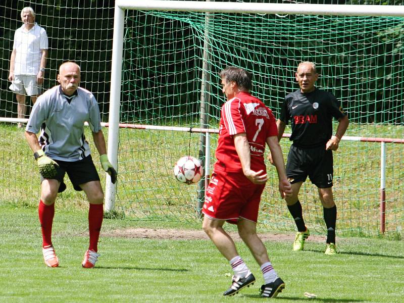 Oslavy 90 let fotbalu v Kolešovicích, stará garda Kolešovic vs. Amfora Praha, 2016