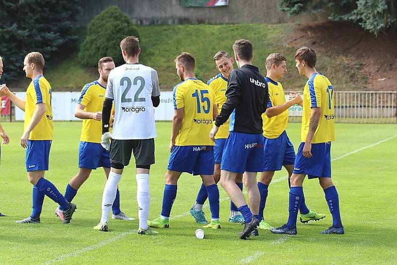 SK Rakovník (ve žlutém) v první přípravě přehrál doma SK Kladno 2:0.