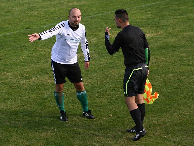 Fotbalisté rakovnické Olympie vyhráli na hřišti rezervy Zavidova 6:3, když se pěti góly blýskl kanonýr Číhař.