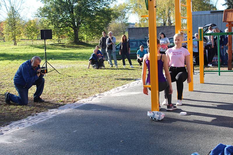 V Lišanech na Rakovnicku otevřeli workoutové hřiště.