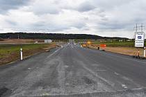 U Řevničova se staví okružní křižovatka, která spojí silnice I/6, I/16, ale také výjezd a sjezd na D6.