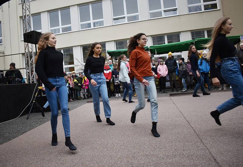 Ze 12. Vánočního jarmarku Základní umělecké školy v Rakovníku.