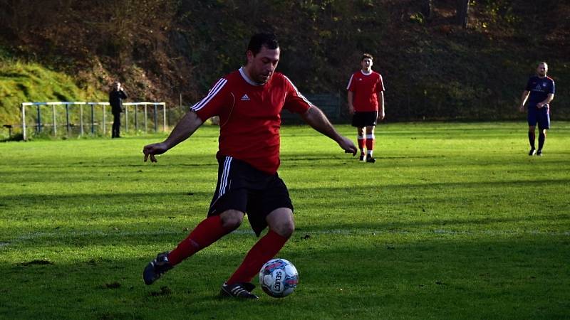 Okresní přebor: Městečko (v modrém) trochu překvapivě doma padlo s Jesenicí 2:4.