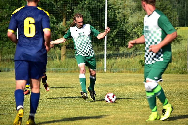 Lišany (v zelenobílém) si doma v posledním kole přeboru poradily s Olešnou 2:0.