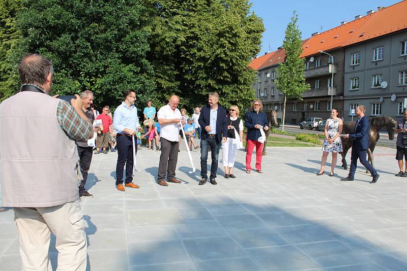 Podobu veřejného prostranství na sekyře vybrali občané města.