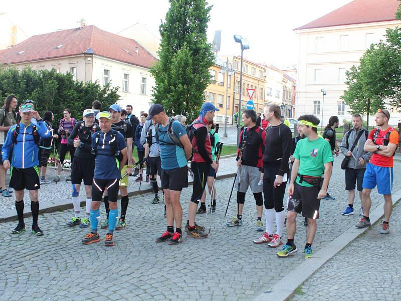 Rakovnická šedesátka odstartovala v šest ráno z Husova náměstí.