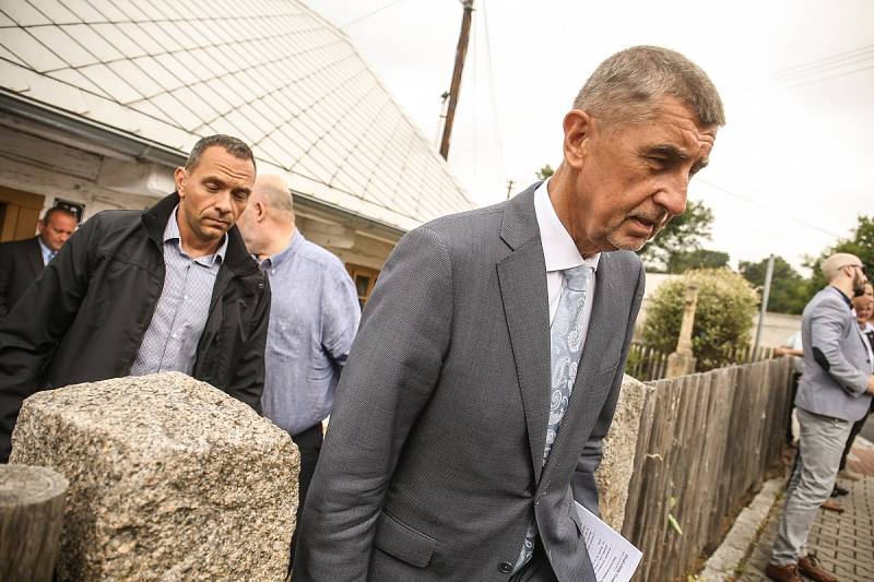 Předseda vlády České republiky Andrej Babiš a ministři životního prostředí, zemědělství a dopravy navštívili ve středu 17. července Rakovnicko, aby se seznámili s opatřeními pro zmírnění dopadů sucha.