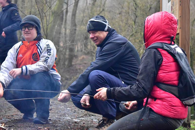 Jarní úklid okolí cyklostezky mezi Pavlíkovem a Rakovníkem.