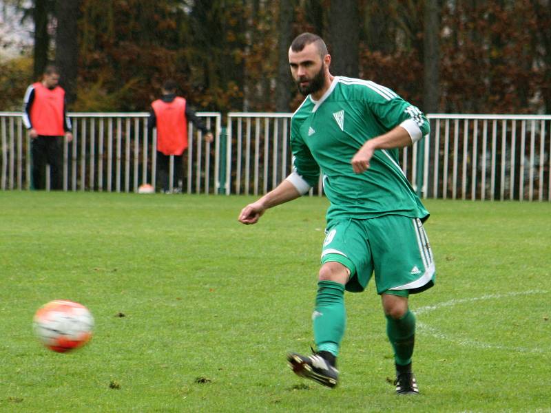 Fotbalisté Tatranu prohráli ve 12. kole divize s Chomutovem po penaltovém rozstřelu, když v normální hrací době skončil duel 2:2.