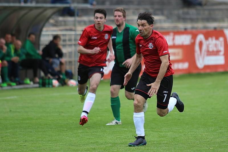 Z fotbalového utkání finále okresního poháru Lužná - Lubná (1:3)