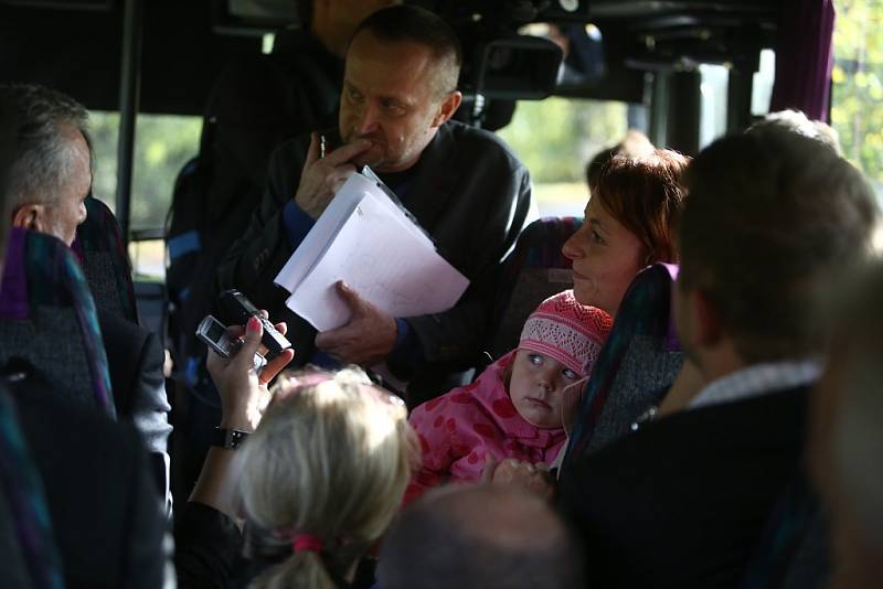 Netradiční předvolební debata Deníku: s politiky na cestě autobusem.