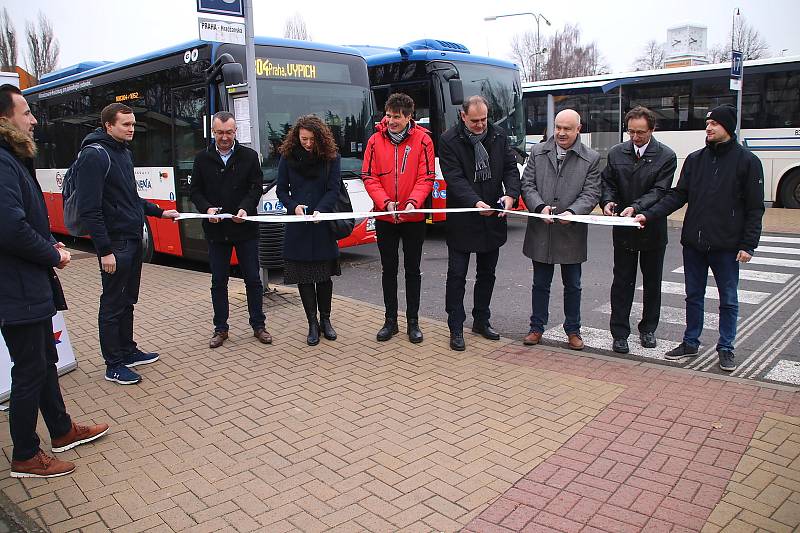 Na autobusovém nádraží v Rakovníku se ve čtvrtek konala menší slavnost k integraci dopravy.