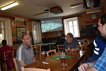 Třetí duel Česka na mistrovství světa v ledním hokeji proti Rakousku sledují i návštěvníci restaurace Panský mlýn v Rakovníku.