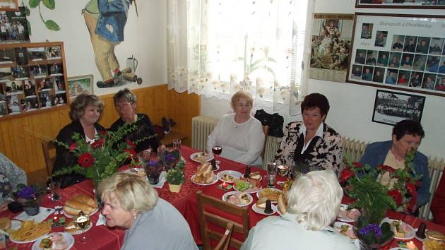 Den matek v nezabudické osvěžovně.