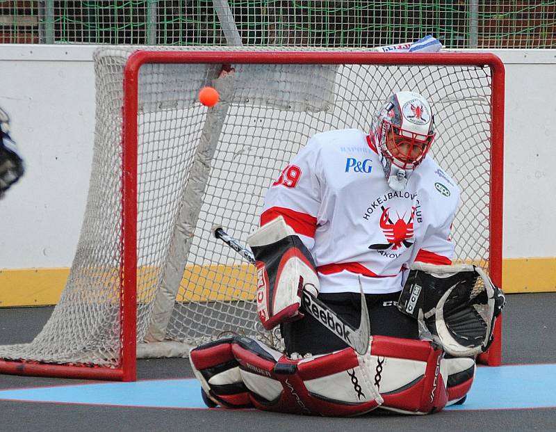 Rakovničtí hokejbalisté v domácí premiéře porazili Ústí nad Labem až po samostatných nájezdech.