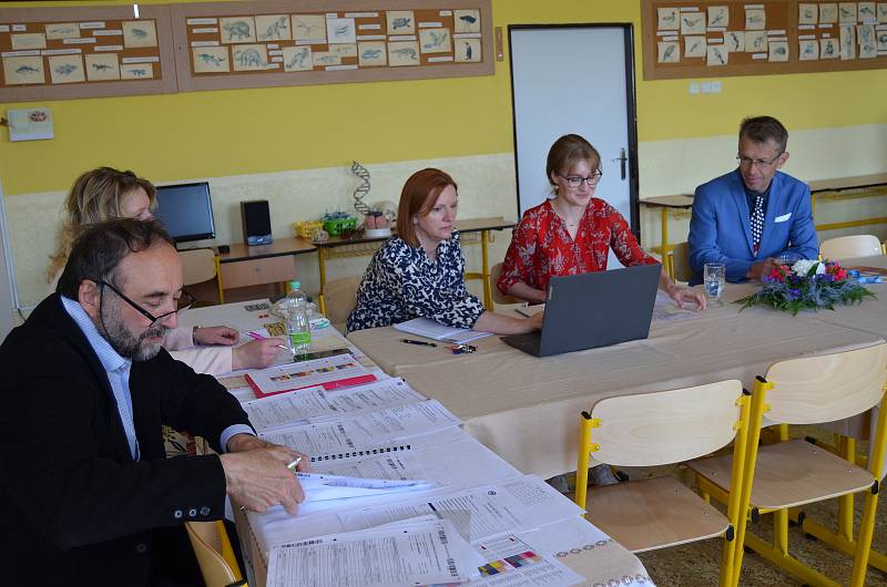 Zahájení maturitních zkoušek na Gymnáziu Jana Ámose Komenského v Novém Strašecí.
