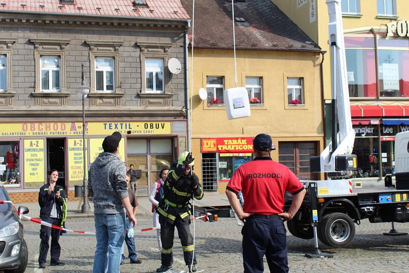 Na rakovnickém náměstí se v sobotu soutěžilo O pohár starosty Krajského sdružení hasičů.