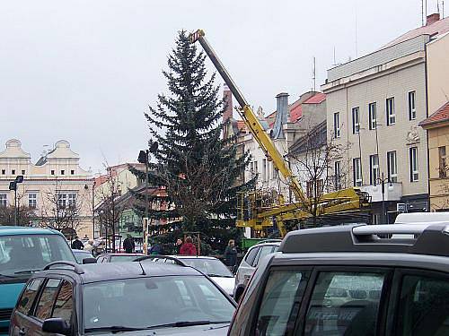 Stavění vánočního stromu Rakovník 2010