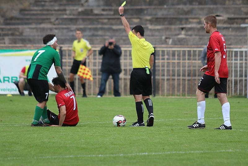 Z fotbalového utkání finále okresního poháru Lužná - Lubná (1:3)