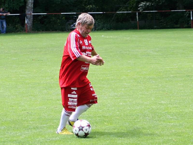 Oslavy 90 let fotbalu v Kolešovicích, stará garda Kolešovic vs. Amfora Praha, 2016