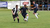 Z fotbalového utkání III. třídy Řevničov - Kroučová (0:1) a následných oslav postupu domácího mužstva