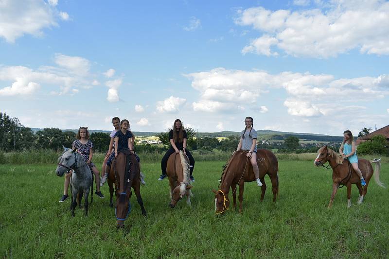V Lišanech se uskutečnil pětidenní příměstský jezdecký tábor, který uspořádal Jezdecký klub Borský Les. V srpnu je v plánu další.