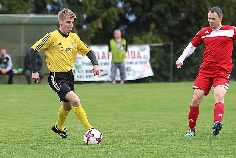 Z fotbalového utkání okresního přeboru Zavidov B - Městečko (0:2)