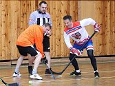 V rakovnické sportovní hale se uskutečnil druhý ročník charitativní akce Retro hokejbal pomáhá. Hokejbalisté a sponzoři vybrali dohromady přes 42 tisíc korun, které byly rozděleny čtyřem organizacím.