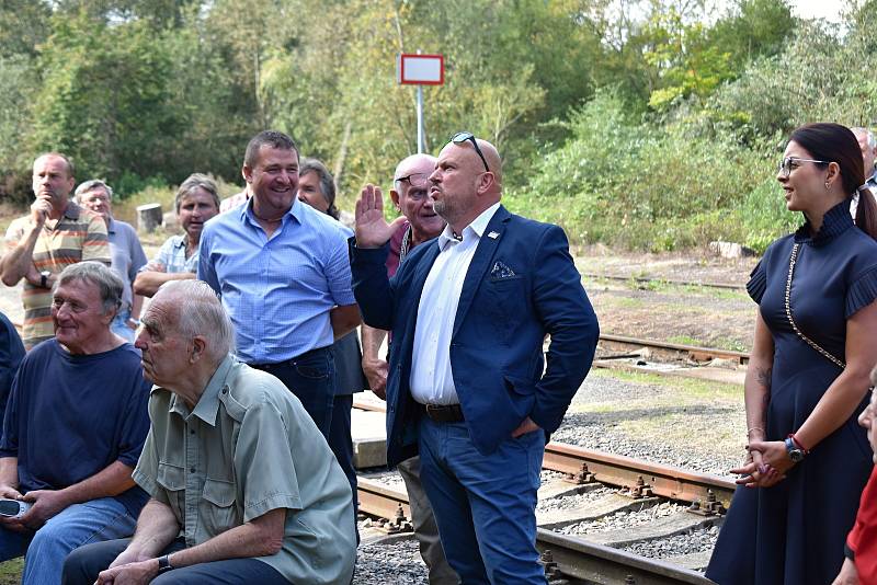 Na vlakovém nádraží v Čisté se 10. září 2021 uskutečnila veřejná debata nad rušením a omezením vlakových spojů, které se mj. zúčastnil i ministr dopravy Karel Havlíček.