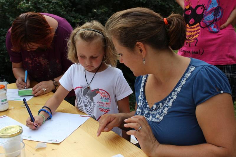 Levné a snadno dostupné ingredience, jednoduchý postup a radost z vlastní tvorby. To všechno navíc s ohledem na přírodu. Právě takový byl sobotní workshop o ekologických prostředních do domácnosti.