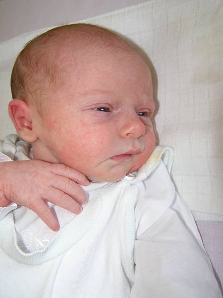 Veronika Tonová z Krupé se v rakovnické nemocnici narodila 24. května 2009 v 18.15 hodin manželům Marii a Petrovi. Vážila 2,75 kilogramu a měřila 47 centimetrů. 