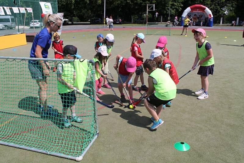 Dětský sportovní den na hřišti rakovnické sokolovny si děti náramně užily.