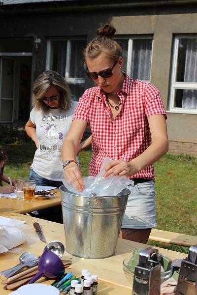 Levné a snadno dostupné ingredience, jednoduchý postup a radost z vlastní tvorby. To všechno navíc s ohledem na přírodu. Právě takový byl sobotní workshop o ekologických prostředních do domácnosti.