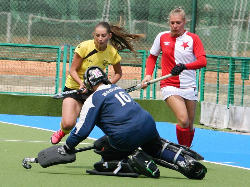 Rakovnické pozemní hokejistky remizovaly v posledním kole extraligy s pražskou Slavií 2:2 a do semifinále play off postupují z druhé příčky.