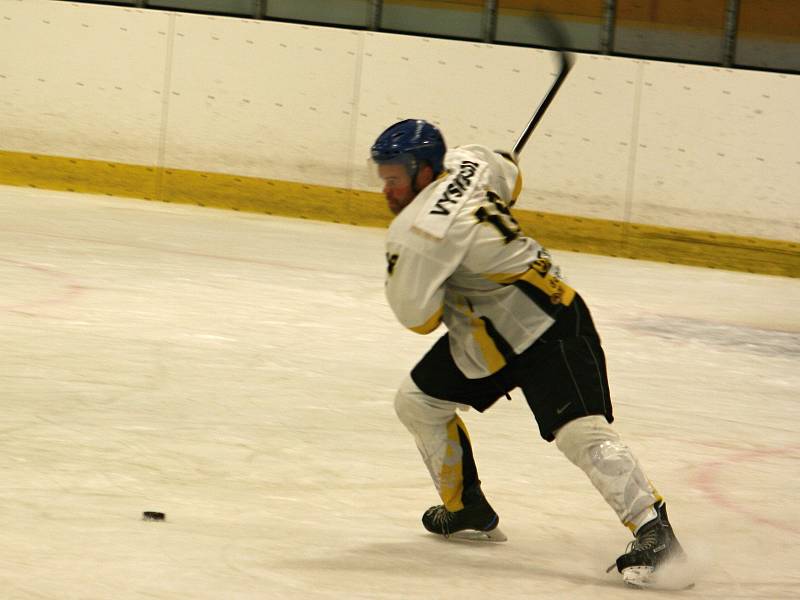 Hokejisté HC Rakovník prohráli ve 4. kole krajské ligy mužů s Benešovem 4:6.