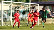 I. B třída: Lubná (v černozeleném) potvrdila dobrou formu, Vinařice porazila 4:1.