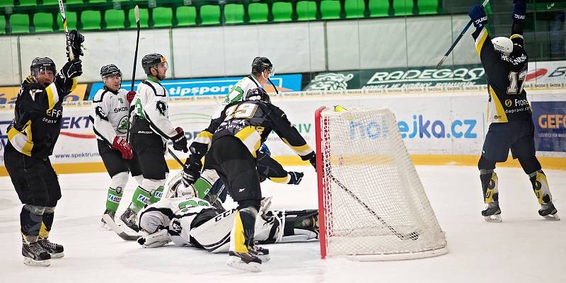 Hokejisté HC Rakovník vyhráli v Mladé Boleslavi 5:4 po samostatných nájezdech.