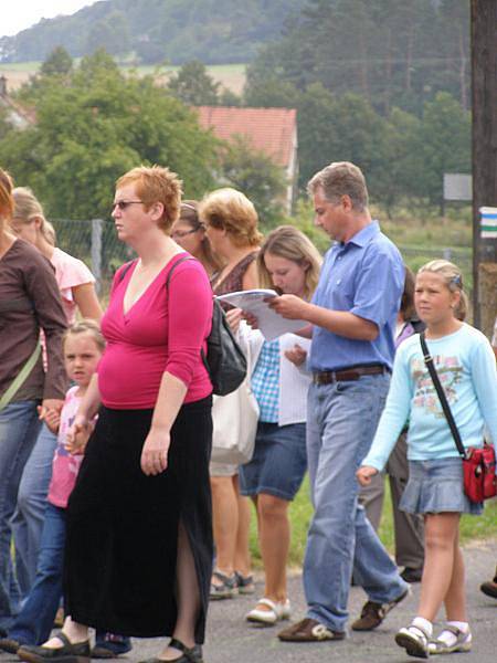 Pochod obcí Skryje.