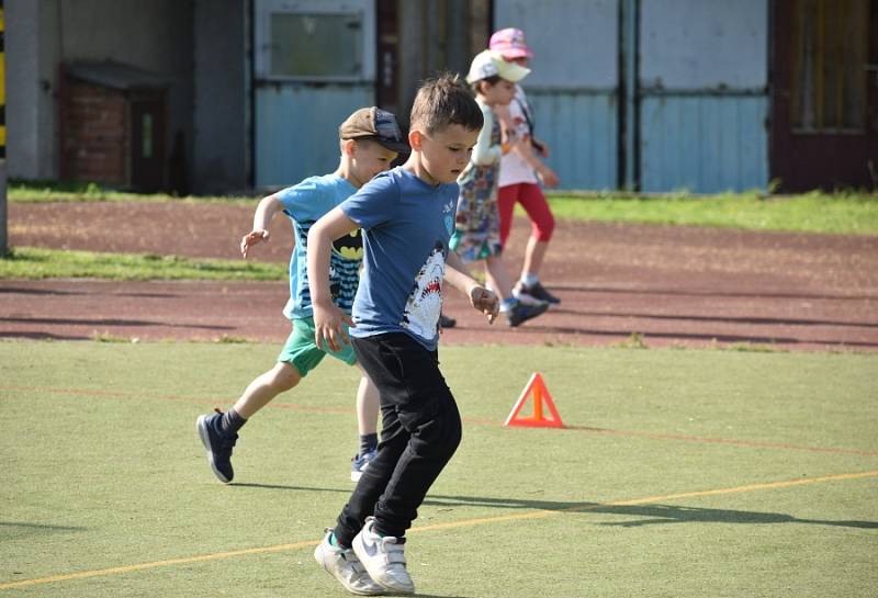 Prostředňáci z rakovnických mateřinek si vyzkoušeli akci Škola pohybu.