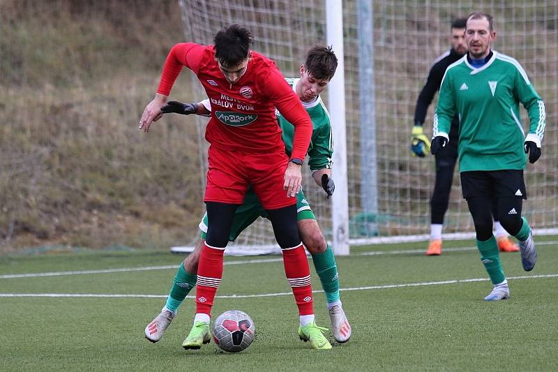 Tatran Rakovník (v zeleném) - FK Králův Dvůr 1:6. Domácí sice vedli, ale pak kraloval o soutěž výš hrající soupeř.