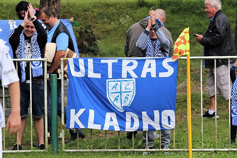 Tatran Rakovník (v růžovém) - SK Kladno 0:1