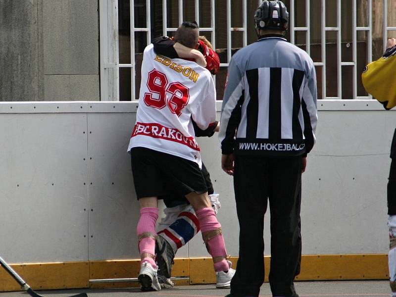 V rozhodujícím finále oblastní ligy v hokejbalu zvítězily Beer Stars Hnidousy nad rezervou HBC Rakovník 7:3 a slaví titul.