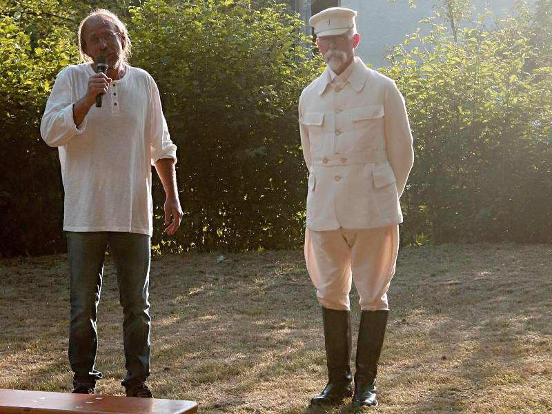 Husovy slavnosti na Krakovci zahájil hudební a básnický recitál Josefa Fouska.