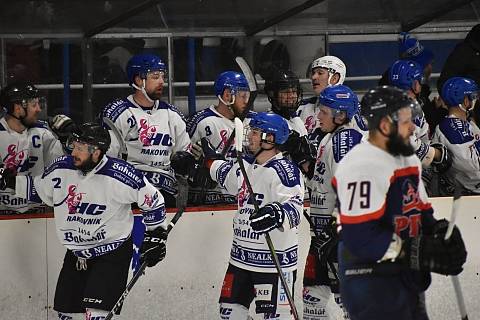 Čtvrtfinále krajské hokejové ligy na zimním stadionu v Rakovníku. Domácí nad Poděbrady zvítězili 5:4 po prodloužení a vynutili si rozhodující zápas.