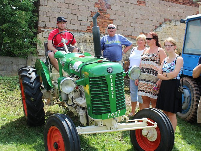 Na Hředelské traktoriádě návštěvníci obdivovali hlavně zetory
